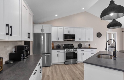 South Haven House | Peaceful Haven Escape: Sleeps 6