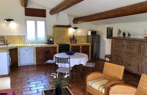 Roussillon Cottage | Peaceful haven for 4 surrounded by vineyards and lavender fields