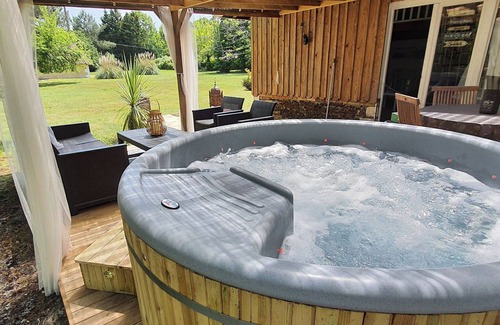 Lacanau Ski Chalet | Peaceful heaven of 2,5 acre planted with trees between Ocean and lake