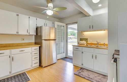 Niles House | Peaceful Home Near Youngstown: Fenced Backyard!