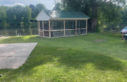 Ogdensburg House | Peaceful home, on the Oswegatchie River