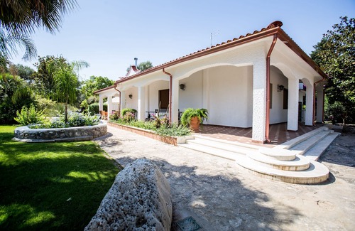 San Vito dei Normanni Apartment | Peaceful luxury stay in Puglia with salt-water pool. Children and pet friendly.
