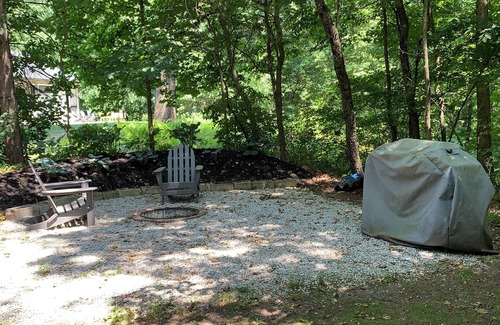 Grant Cottage | Peaceful lake cottage retreat just a short drive from Grand Rapids and Newaygo