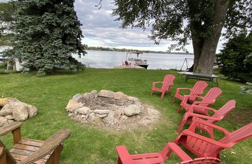 Kawartha Lakes Cottage | Peaceful lake front getaway
