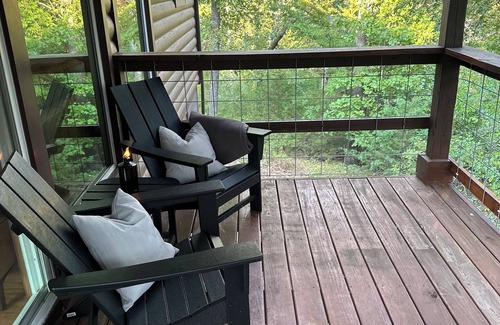 Arrow Point Cabin | Peaceful Lakefront 2 Bedroom Cabin Overlooking Table Lake