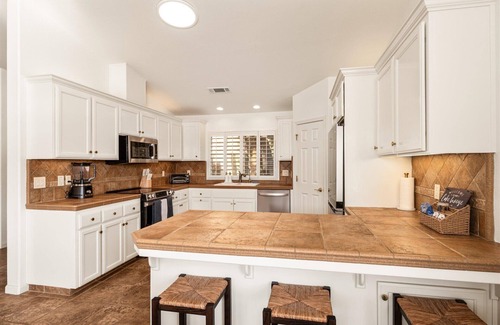 Friant House | Peaceful Lakeside Retreat on Millerton Lake ~ Gameroom ~ 3 Bedroom