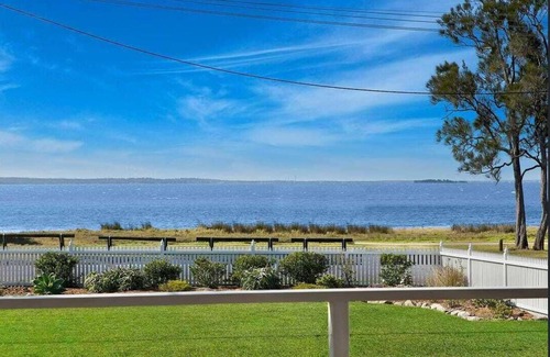 Killarney Vale House | Peaceful Lakeviews retreat, great beaches at your doorstep, and endless walks