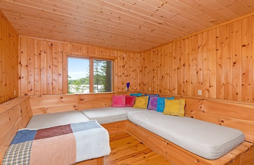 Baysville Cottage | Peaceful Landing