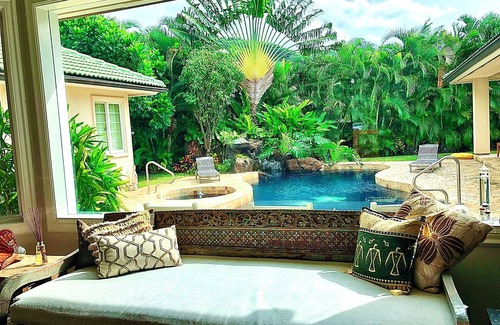 'Aina Haina House | Peaceful Luxury Home, pool, gourmet kitchen. Text 808-781-1741 for availability