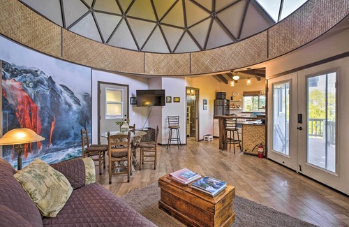 Captain Cook Apartment | Peaceful Miloli'i Cottage w/Ocean & Sunset Views!