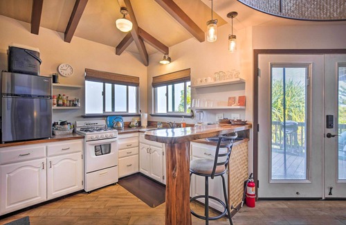 Captain Cook Apartment | Peaceful Miloli'i Cottage w/Ocean & Sunset Views!