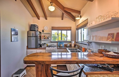 Captain Cook Apartment | Peaceful Miloli'i Cottage w/Ocean & Sunset Views!