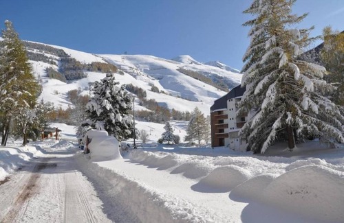 Mont-de-Lans House | Peaceful Mountain Apartment