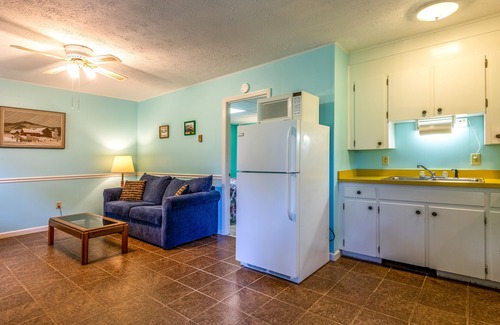 Lake Junaluska House | Peaceful mountain lake retreat with free WiFi and private patio