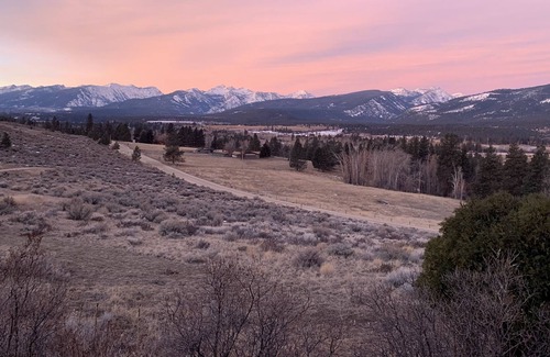 Grantsdale Ski Chalet | Peaceful Mountain View Retreat