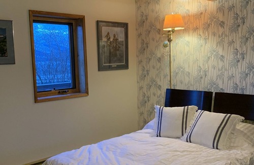 Grantsdale Ski Chalet | Peaceful Mountain View Retreat