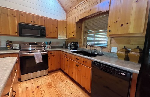 Franklin Cabin | Peaceful Mtn cabin w/fast Wi-Fi & 5 min walk to River