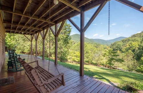 Franklin Cabin | Peaceful Mtn cabin w/fast Wi-Fi & 5 min walk to River