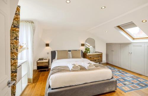 Sands End Apartment | Peaceful multilevel 2BR flat with Garden in Fulham