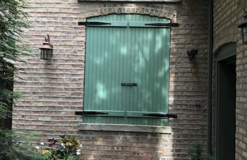 Edgewater Apartment | Peaceful Oasis in Top Chicago Neighborhood. Low Traffic, Pristine Cleanliness.