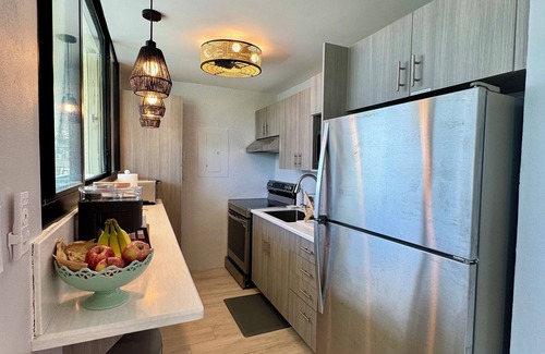 Bolongo Bay Condo | Peaceful Oceanfront Oasis.Pool, Walk to beach, generator backup!