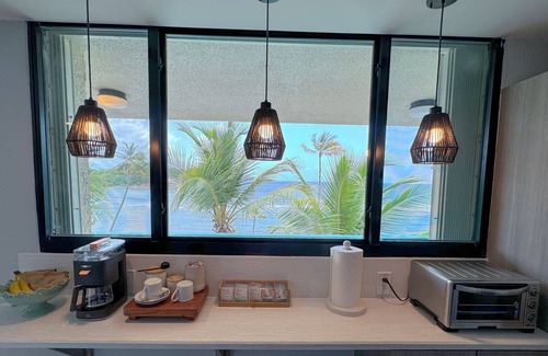 Bolongo Bay Condo | Peaceful Oceanfront Oasis.Pool, Walk to beach, generator backup!