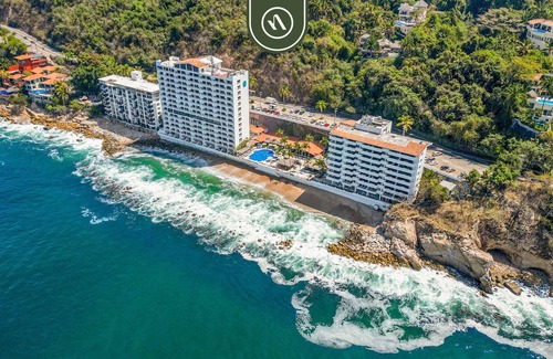 Los Ramblases Apartment | Peaceful Oceanview Studio - Pool - Cleaning