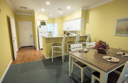 Branson Hotel | Peaceful Ozark Escape w/Jacuzzi Tub + Kitchen for Easy Meal Prep | 4 Units