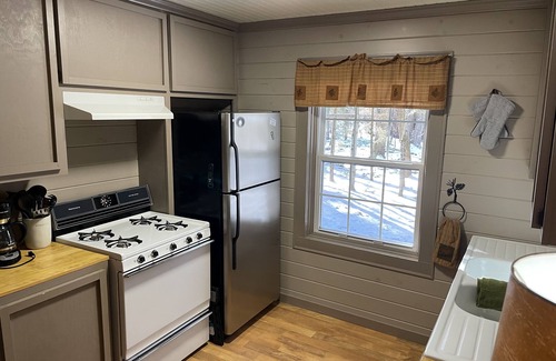 Thendara House | Peaceful Pines Cottage 5 minutes from Old Forge