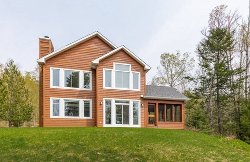 Rawdon House | Peaceful-private lakeside house