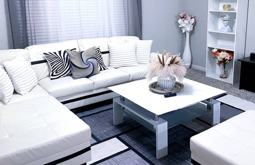 Anna House | Peaceful Quiet Clean Suite Private in a house attached full bathroom.