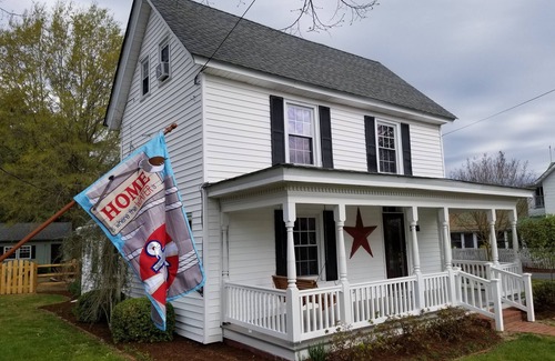 Urbanna House | Peaceful-Relaxing-Charming 1914 home-quaint town- fish-boat-bike-New listing