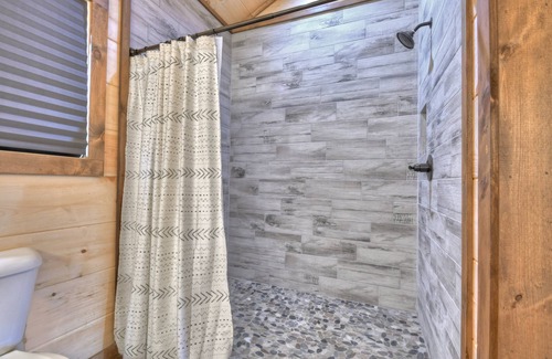 Copperhill Cabin | Peaceful, rustic, luxurious, with mountain views and hot tub!