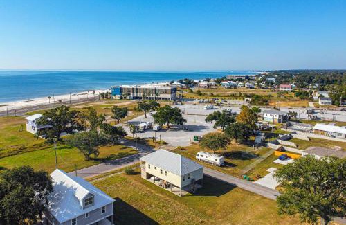 Gulfport House | Peaceful Setting with Coastal Views Gulfport Haven