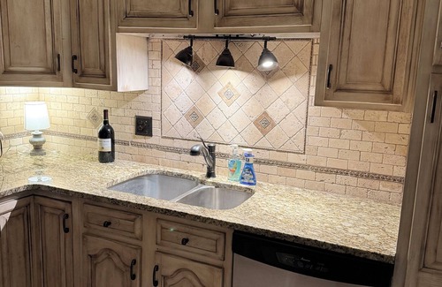 Florence House | Peaceful Shoal Creek Retreat - Sleeps 14, Lakefront Views!