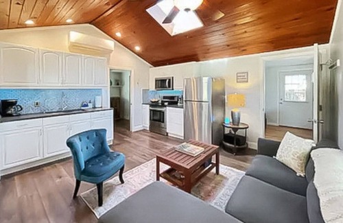 Canyon Lake Cabin | Peaceful Songbird Cabin in Canyon Lake! Only 5 minutes for the lake & river!