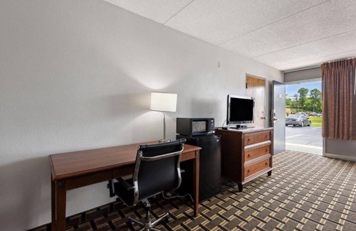 Greeneville Hotel | Peaceful Stay Near Jordan Knob With Parking and Private King Room