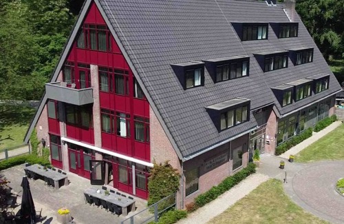 Eerbeek Hotel | Peaceful Stay with Woodland Views, Perfect for Couples & Nature Walks