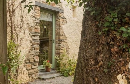 Saffre Cottage | Peaceful Stone Cottage with Garden, Near Lakes & Nantes