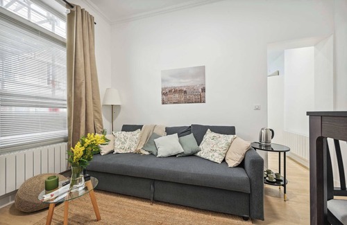 Plaisance Apartment | Peaceful & Stylish Flat in Montparnasse