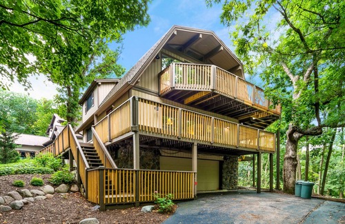 Fontana House | Peaceful Treetop Lake House