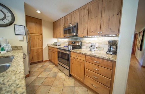 Lakeside Village Condo | Peaceful Unit Close to Keystone Lake and Hot Tub
