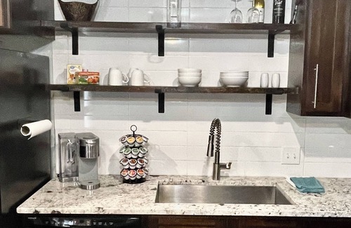 Springlake House | Peaceful Updated 2 bedroom townhome in Shreveport.