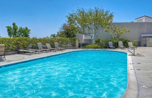 Serra Mesa Condo | Peaceful upper unit condo w/ high ceilings and private balcony
