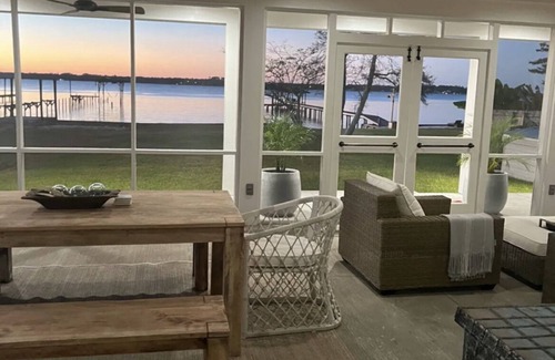 Lillian House | Peaceful waterfront getaway !!
