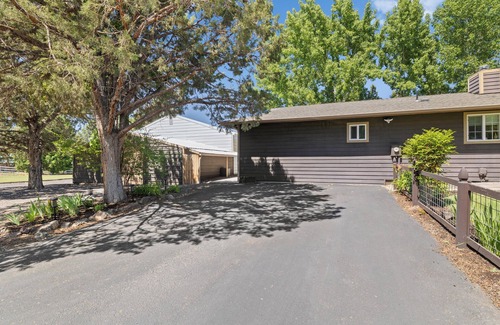 Alfalfa House | Peaceful Wilderness Retreat! 1 BDR East of Bend, Close to Hiking Trails