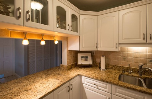 Gulfport House | Peach Hideaway - Caged, Heated Pool & Florida Room