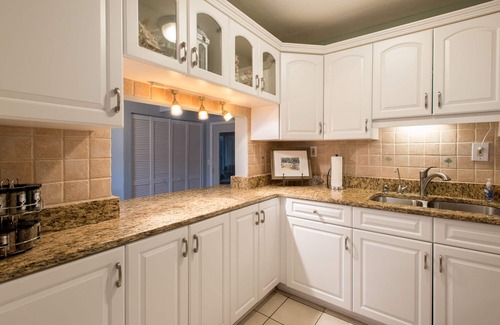 Gulfport House | Peach Hideaway - Caged, Heated Pool & Florida Room