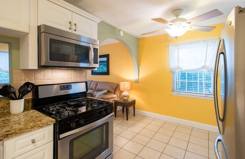 Gulfport House | Peach Hideaway - Caged, Heated Pool & Florida Room