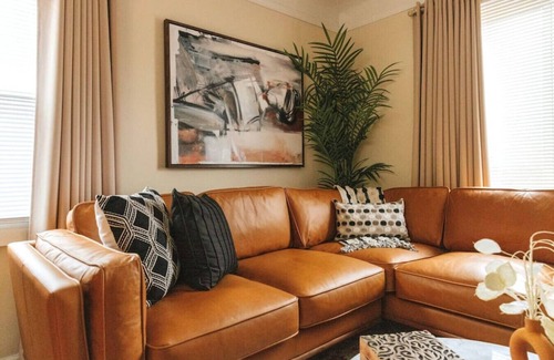 Clawson House | Peachtree/Royal Oak's Sweet Spot/King Bed